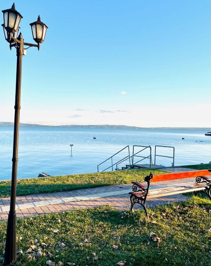 Aranygesztenye Apartmanhaz Balatonudvari Exterior photo